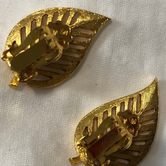Vintage Gold Leaf Brooch & Earrings Set - Picture 7 of 11